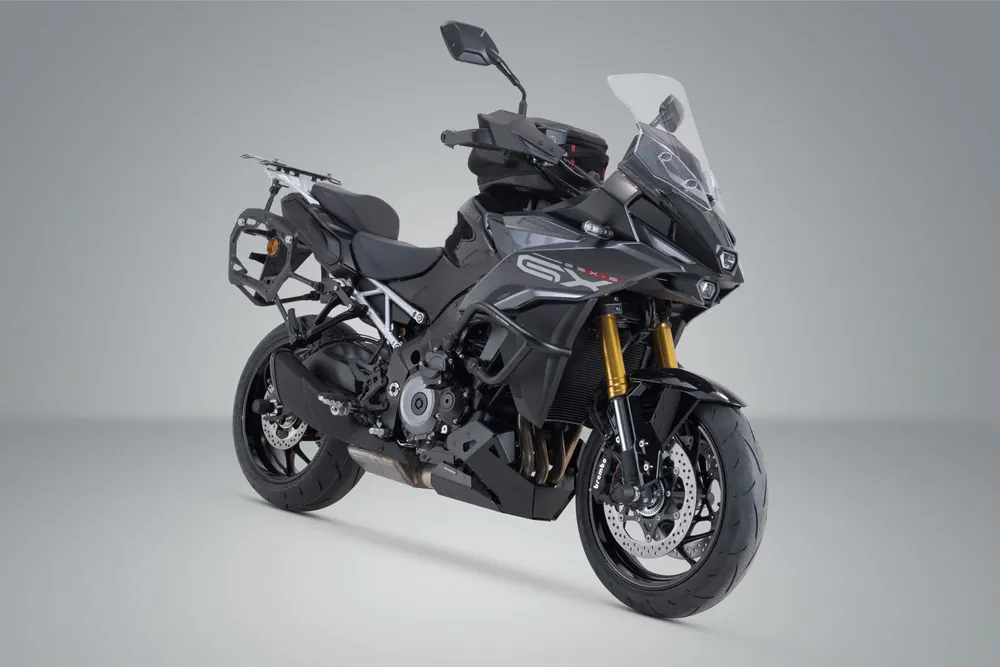 Neue Ware SW-Motech PRO Seitenträger Schwarz. Suzuki GSX-S1000GX (23-).